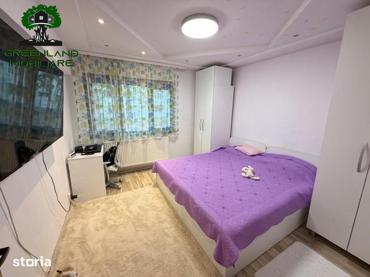 Apartament cu 3 camere în Podu Roș