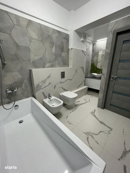 Apartament cu 3 camere decomandat în Central — fotografia 1