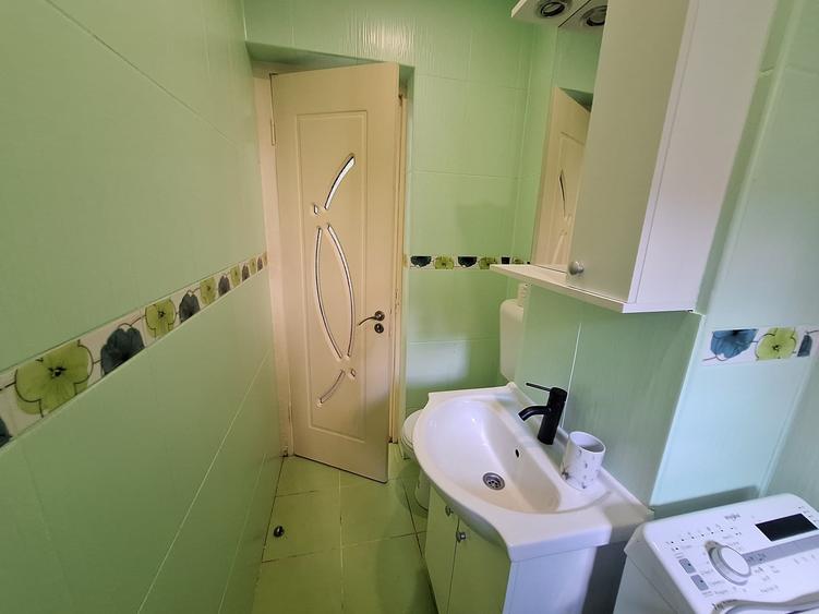 Apartament cu 2 camere semidecomandat, mobilat în Soarelui
