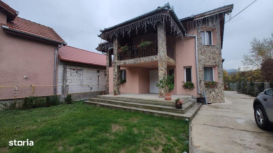 Casă cu 4 camere în Bejan