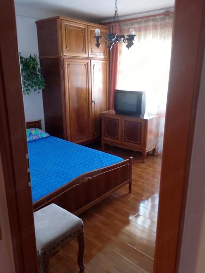 Apartament cu 2 camere decomandat în Tractorul