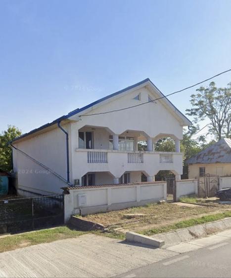 Casă cu 4 camere în Curtișoara