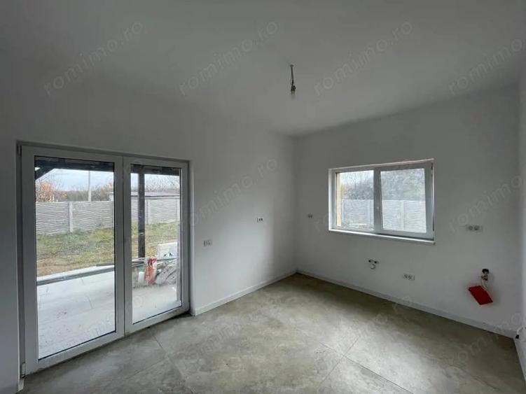 Casă cu 5 camere cu Teren 470 Mp în Ghiroda