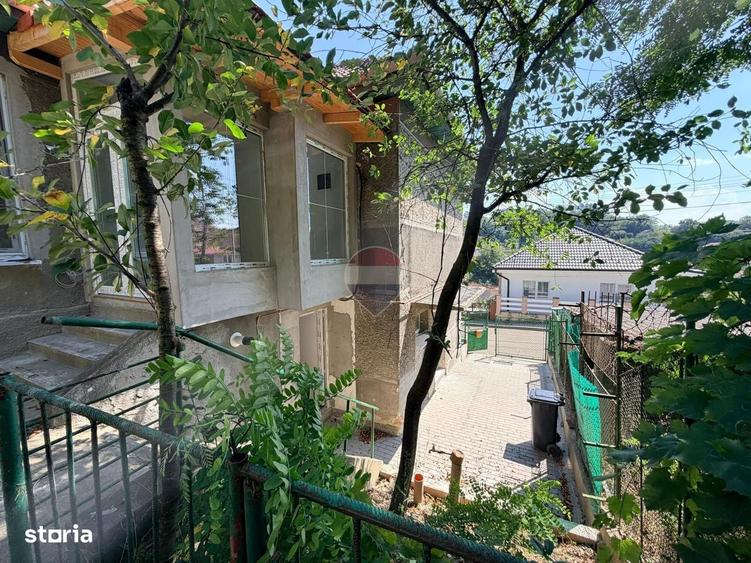 Casă cu 4 camere cu Teren 500 Mp în Central