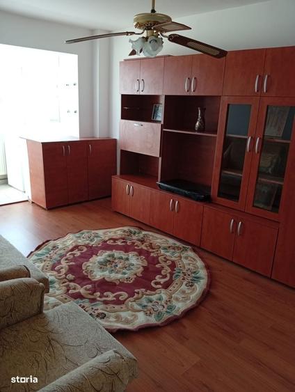 Apartament cu 3 camere decomandat în Sud