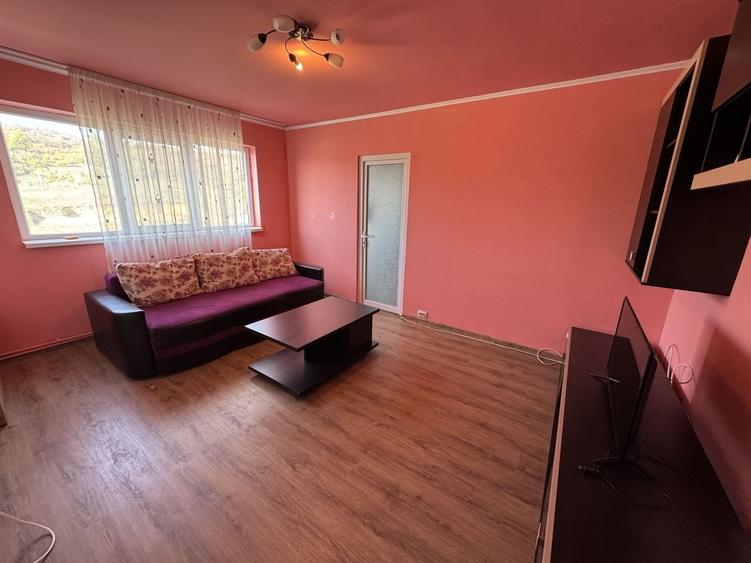 Apartament cu 2 camere semidecomandat, mobilat în Filipeștii de Pădure