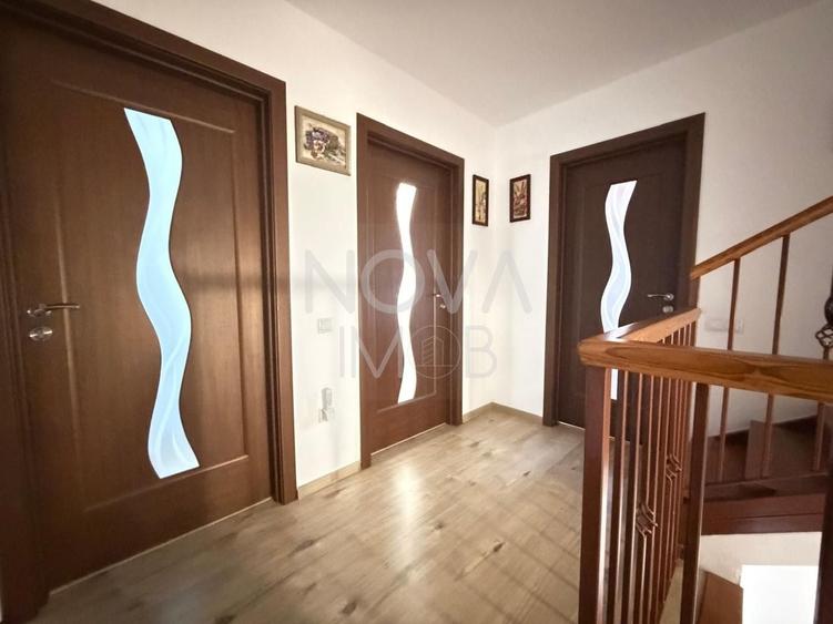 Duplex cu 4 camere cu Canalizare în Periferie