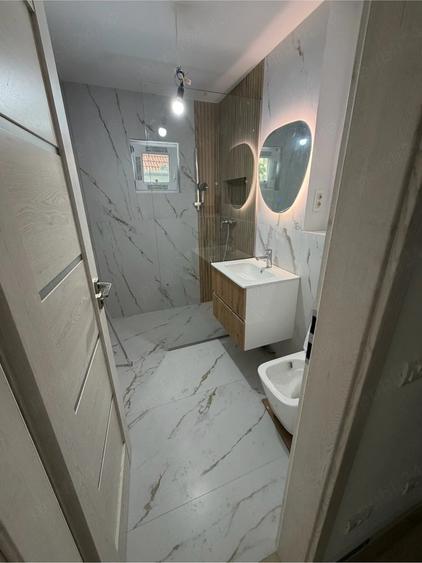 Apartament cu 3 camere decomandat, mobilat în Dâmbovița