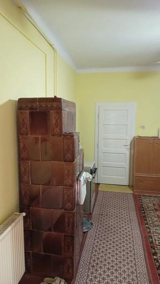Casă cu 3 camere cu Teren 1435 Mp în Central