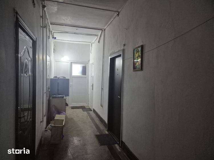 Apartament cu 2 camere decomandat în Tractorul