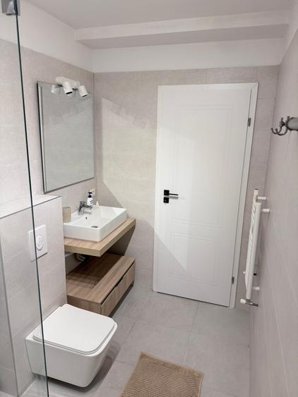Apartament cu 2 camere semidecomandat, mobilat în Aviației