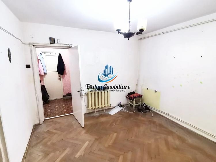 Apartament cu 4 camere semidecomandat în Mărăței