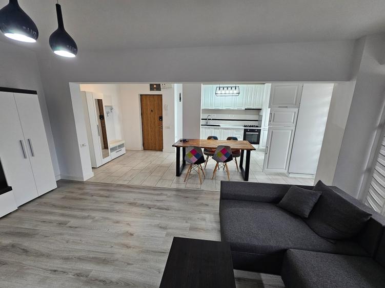 Apartament cu 3 camere semidecomandat, mobilat în Lujerului