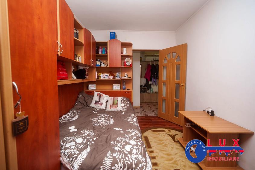 Apartament cu 3 camere decomandat în Babadag