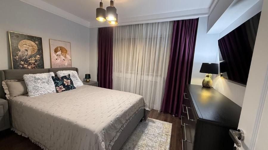 Apartament cu 3 camere decomandat, mobilat în Unirii