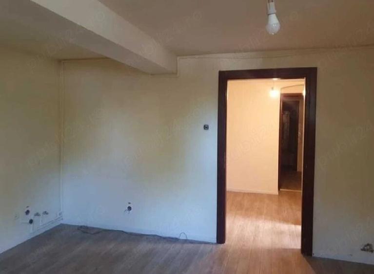 Apartament cu 2 camere decomandat în Medicină