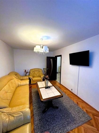 Apartament cu 4 camere decomandat în Crinț