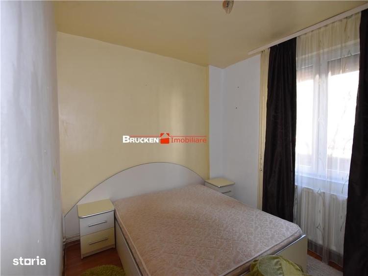 Apartament cu 3 camere decomandat în Sud