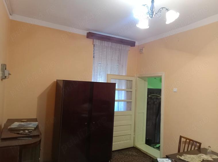 Casă cu 3 camere cu Teren 374 Mp în Central