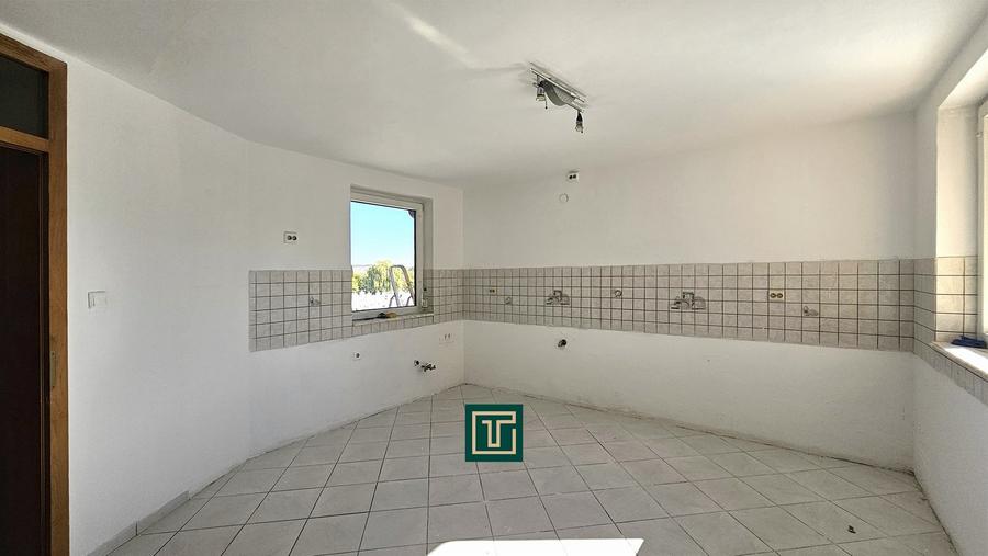 Birou, de 2,704 mp, în Lugoj