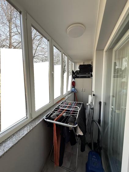 Apartament cu 4 camere semidecomandat, mobilat în Policlinica