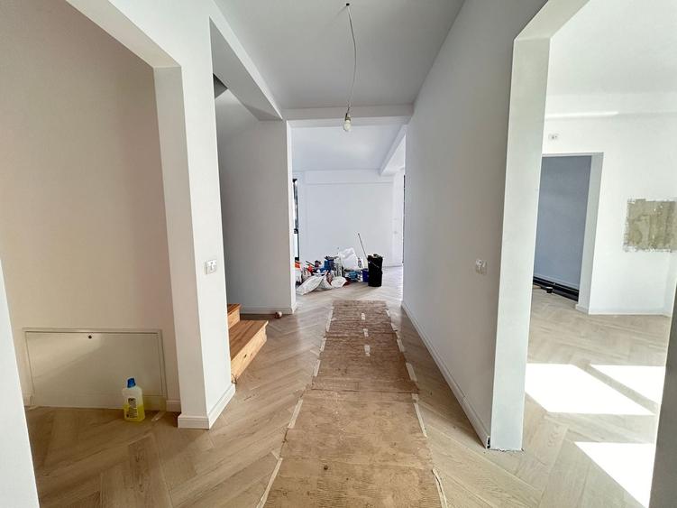 Duplex cu 5 camere cu Canalizare în Central