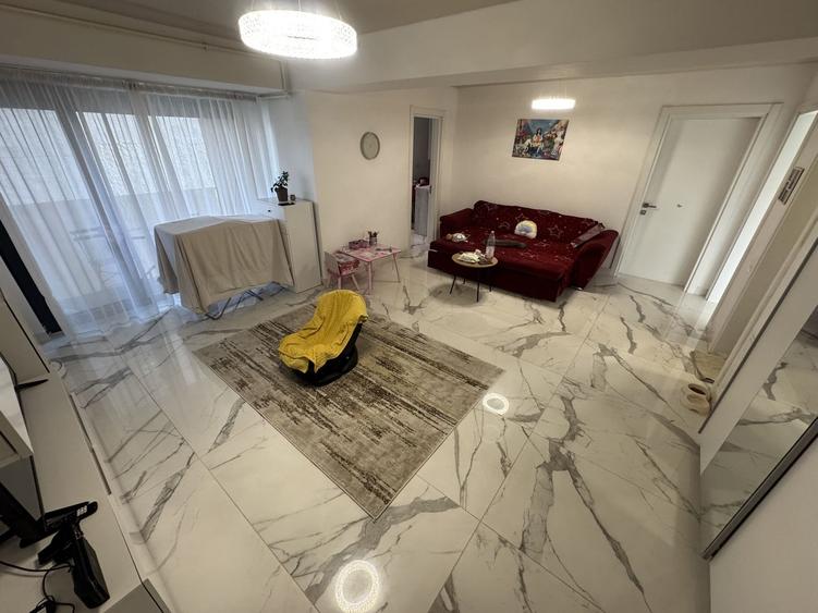 Apartament cu 3 camere semidecomandat, mobilat în Inel I