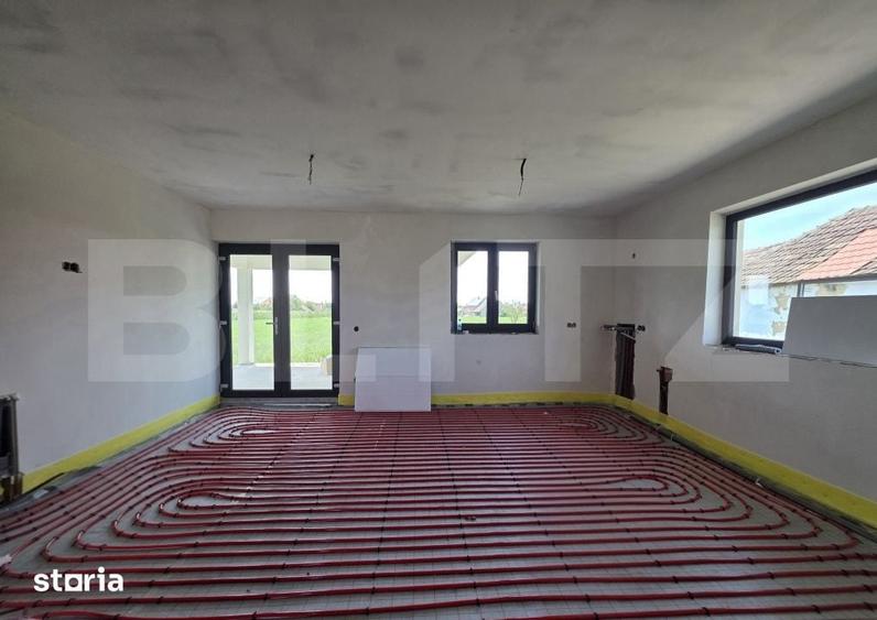 Casă cu 4 camere cu Teren 800 Mp în Păulești