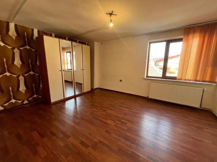Casă cu 4 camere cu Teren 120 Mp în Exterior Vest