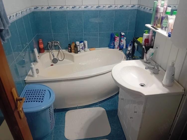 Apartament cu 4 camere decomandat în Calea Romanului