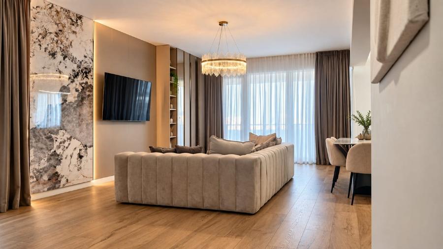 Apartament cu 4 camere decomandat în Central