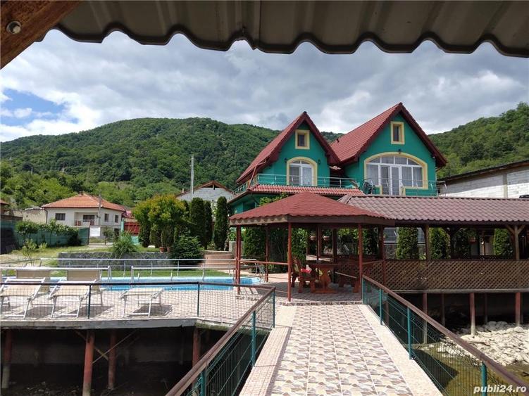 Casă cu 5 camere cu Teren 604 Mp în Dubova