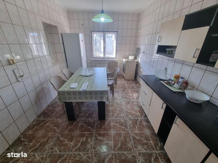 Casă cu 4 camere cu Teren 1202 Mp în Băcia
