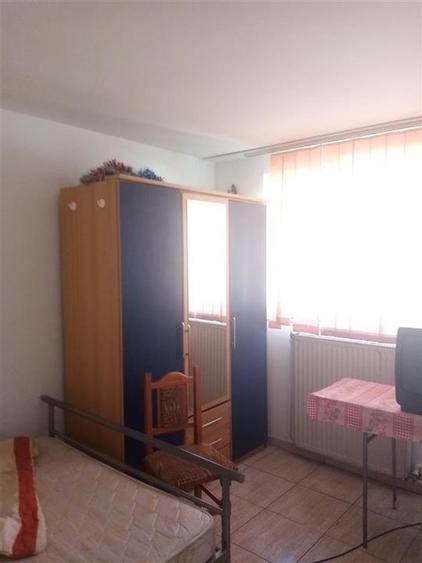 Apartament cu 3 camere decomandat în Cornișa