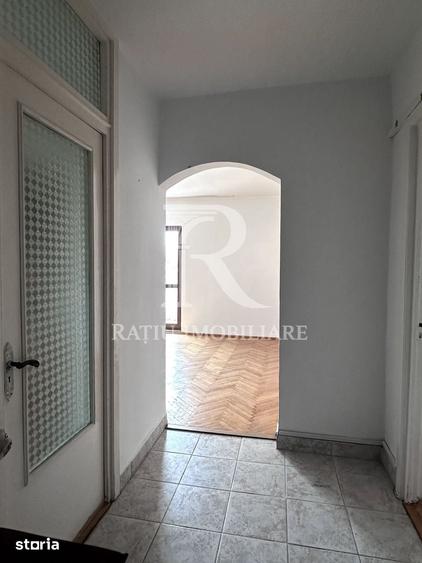 Apartament cu 3 camere decomandat în Cantemir