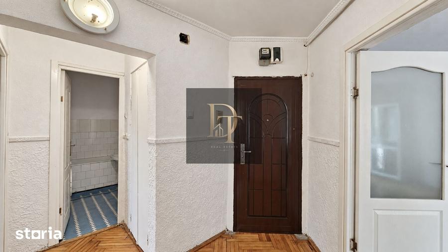 Apartament cu 2 camere decomandat în Tractorul