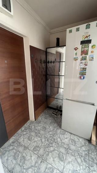 Apartament cu 2 camere semidecomandat, mobilat în Trivale