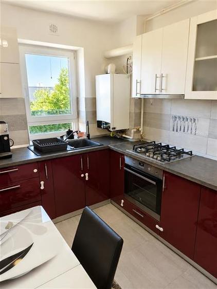 Apartament cu 2 camere decomandat în Tractorul