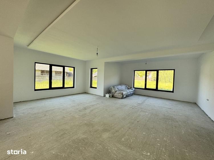 Casă cu 4 camere cu Teren 2147 Mp în Cetățeni