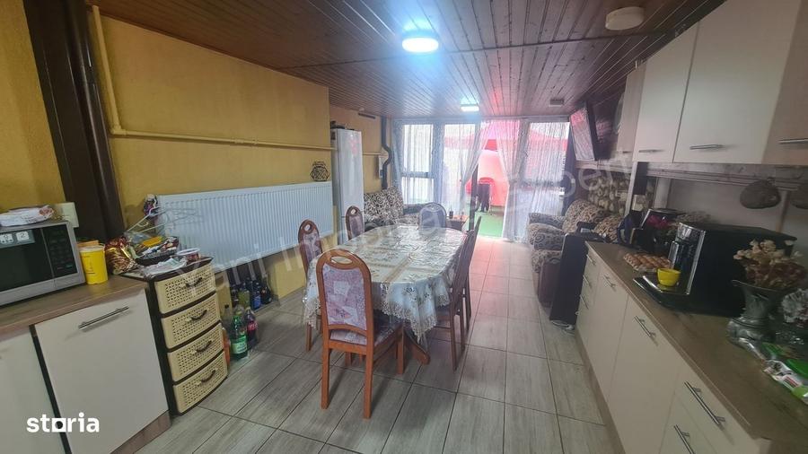 Casă cu 4 camere în Central