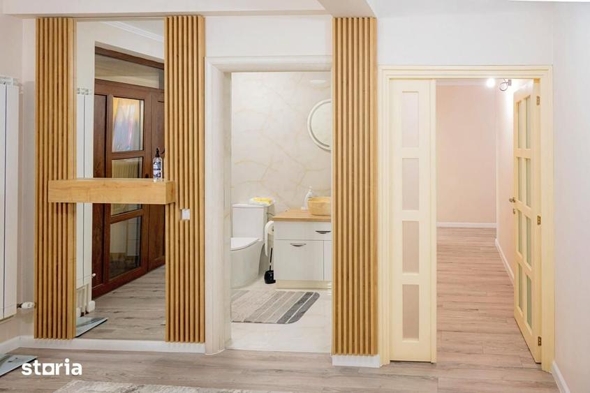 Casă cu 9 camere cu Teren 6600 Mp în Sânmartin