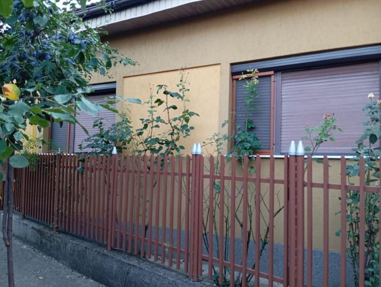 Casă individuală cu 3 camere cu Canalizare în Dâmbovița