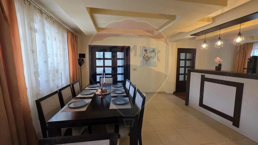 Casă cu Teren 1371 Mp în Donici