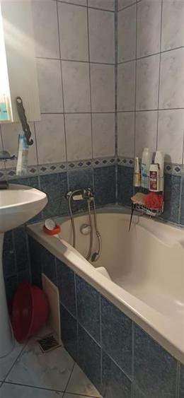 Apartament cu 3 camere decomandat, mobilat în Berceni