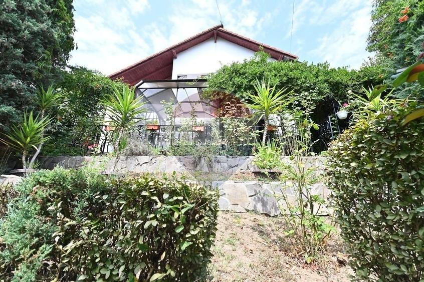 Casă individuală cu 6 camere cu Piscina în Leamna de Sus