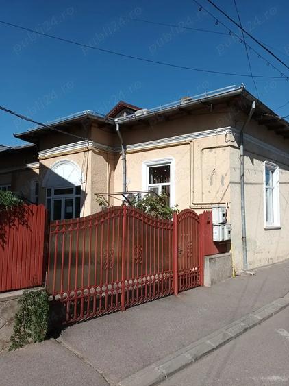 Casă cu 5 camere în Central