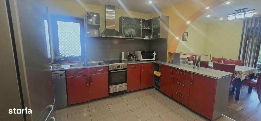 Casă cu 4 camere în Central