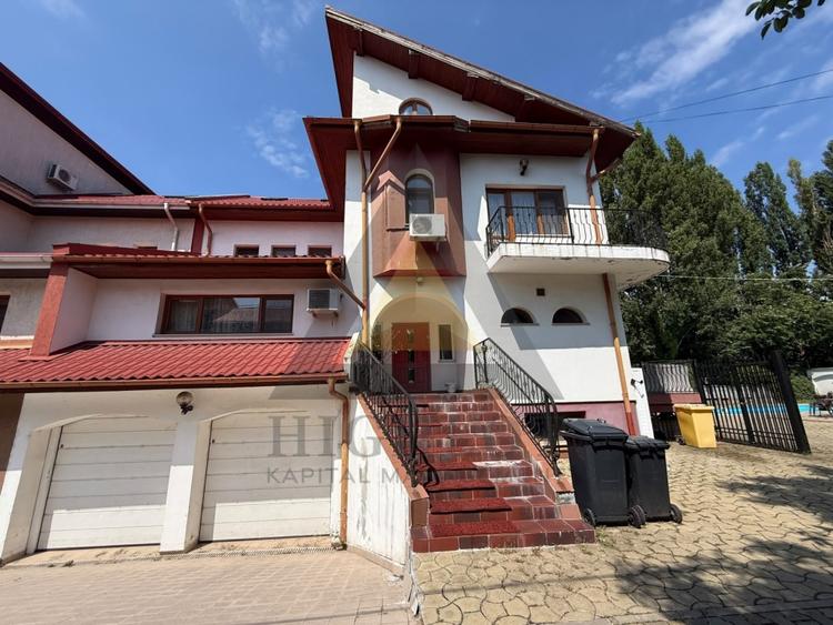Duplex cu 10 camere cu Piscina în Iancu Nicolae
