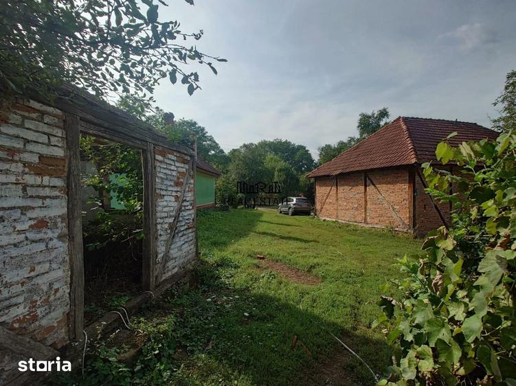 Casă cu 2 camere cu Teren 9223 Mp în Lunca