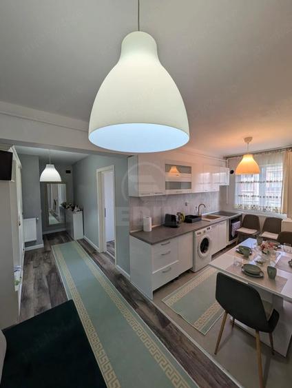 Apartament cu 3 camere semidecomandat în Florești
